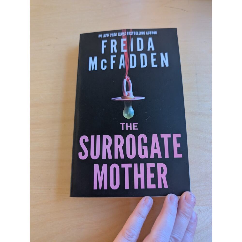 💧The Surrogate Mother by Freida McFadden